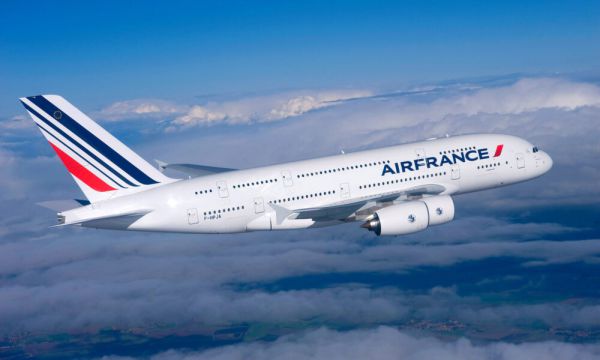 Thời gian bay từ Hà Nội sang Pháp mất bao lâu?