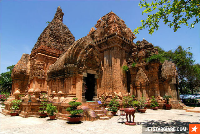 dat mua ve may bay di nha trang gia re